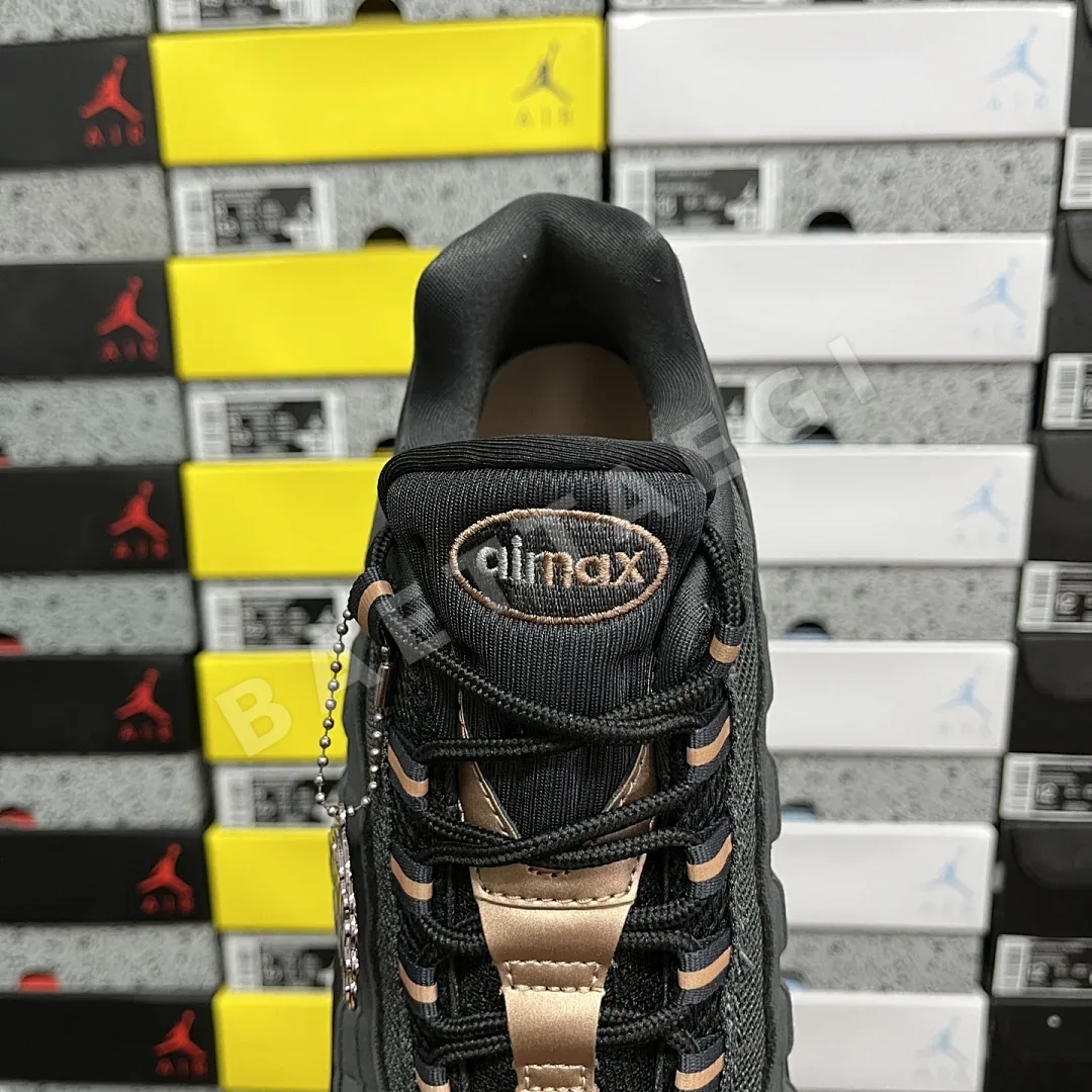 나이키 [GX] 에어 맥스 95 블랙 레드 그레이 HQ6457-001 201227 Nike Air Max 95 Central Cee Live 상세 이미지 4
