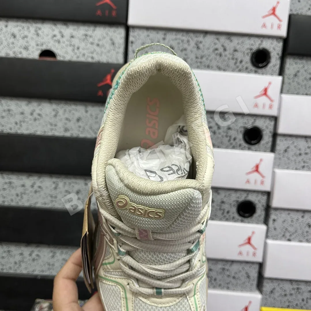 아식스 [XY] 젤 카하나 8 1012A978-101 200348 Asics Gel-Kahana 8 상세 이미지 5