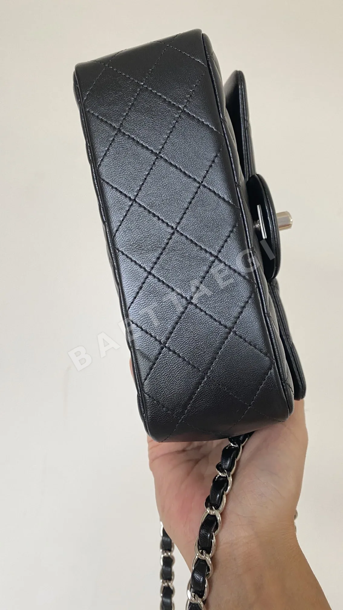 샤넬 클래식 램스킨 다이아몬드 패턴 미니 핸드백 상세 이미지 5