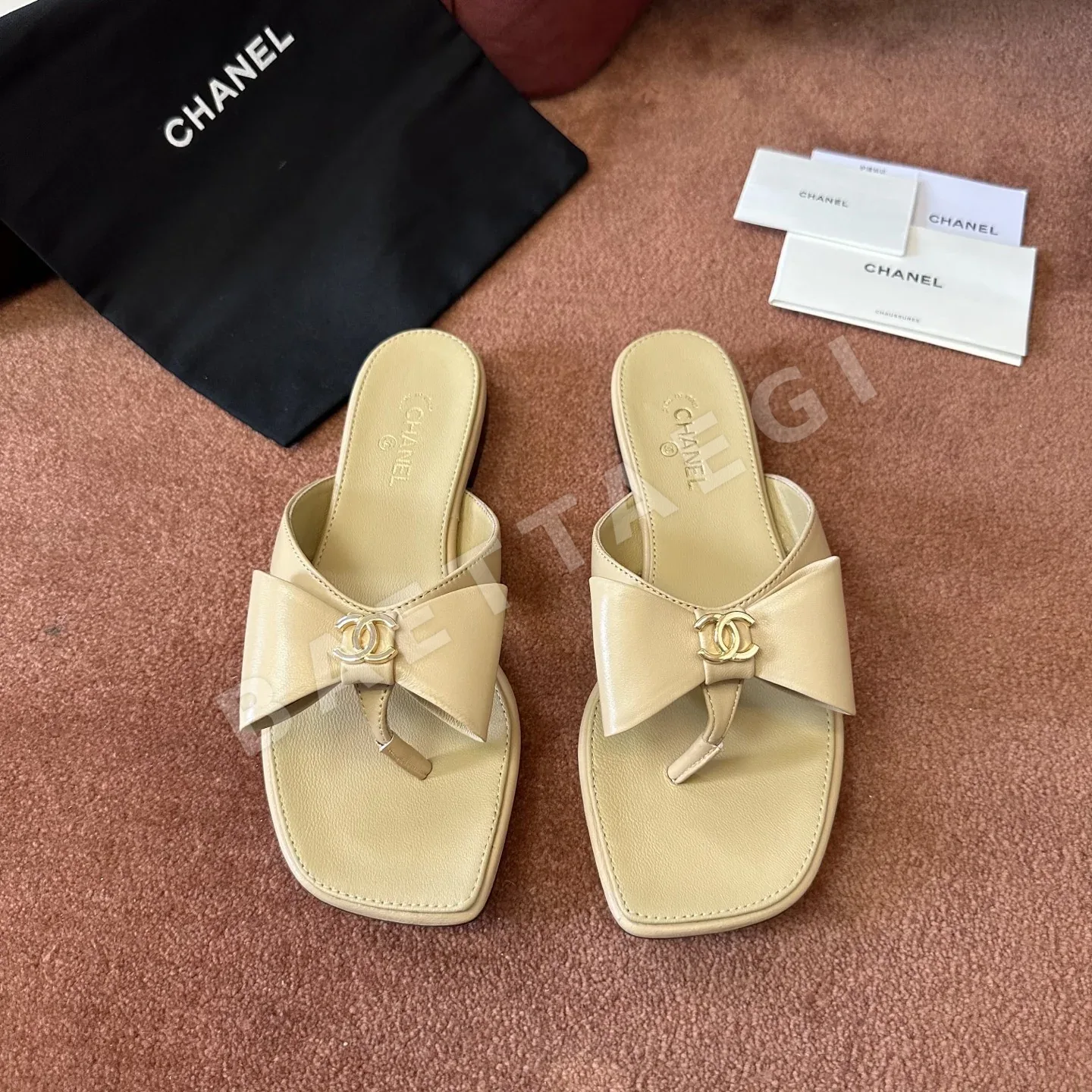 샤넬 카멜리아 플랫 샌들 129350