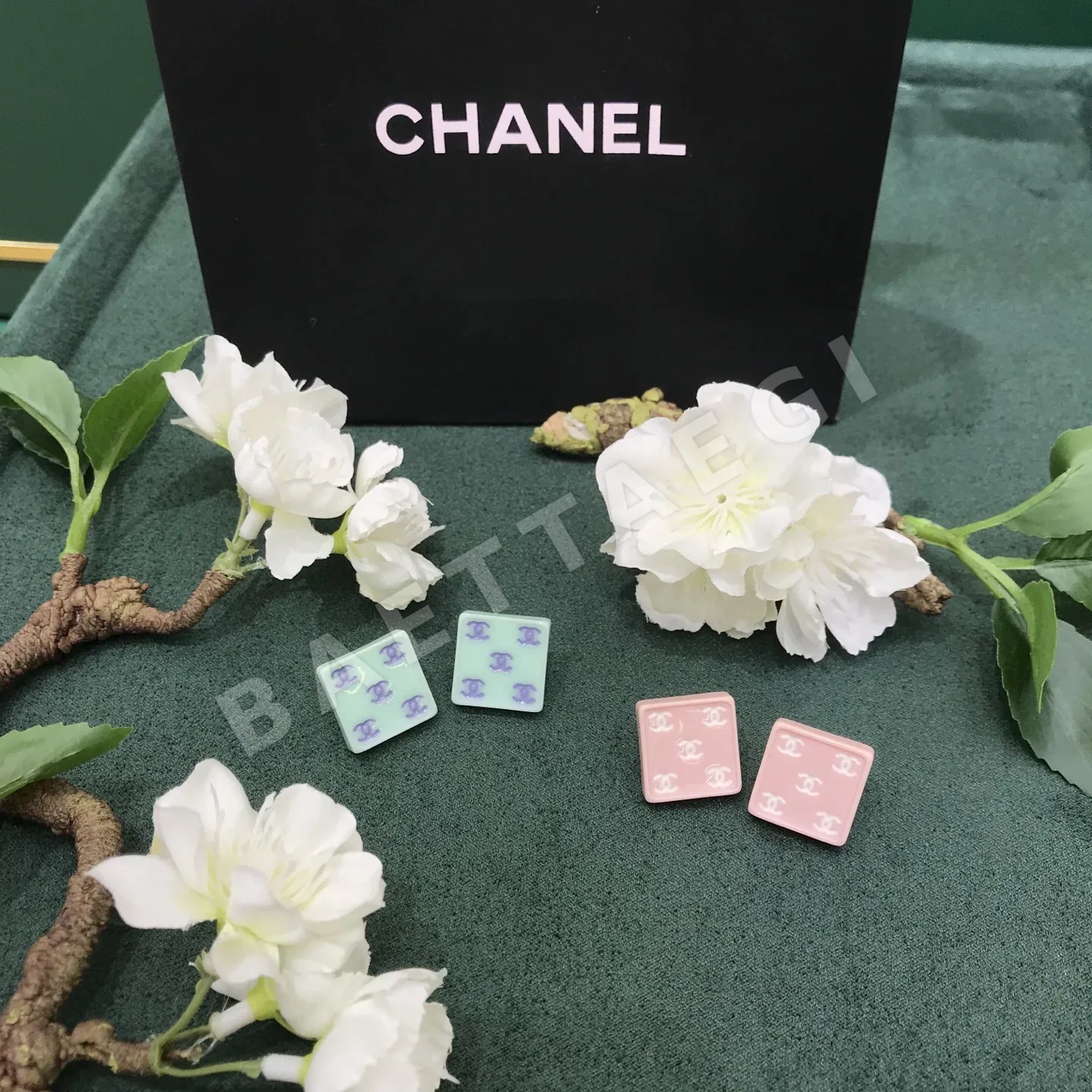 샤넬 라이트 그린 더블 C 스퀘어 스터드 귀걸이 상세 이미지 3