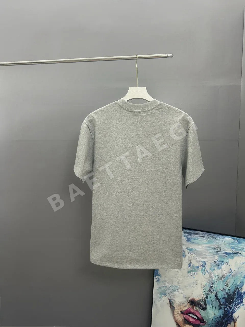 발렌티노 클래식 프린트 크루넥 반팔 티셔츠 상세 이미지 2