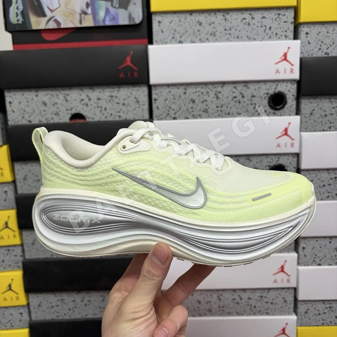 나이키 [GT] 보메로 플러스 HV8154-103 201152 Nike Vomero Plus Barely Volt 상세 이미지 5