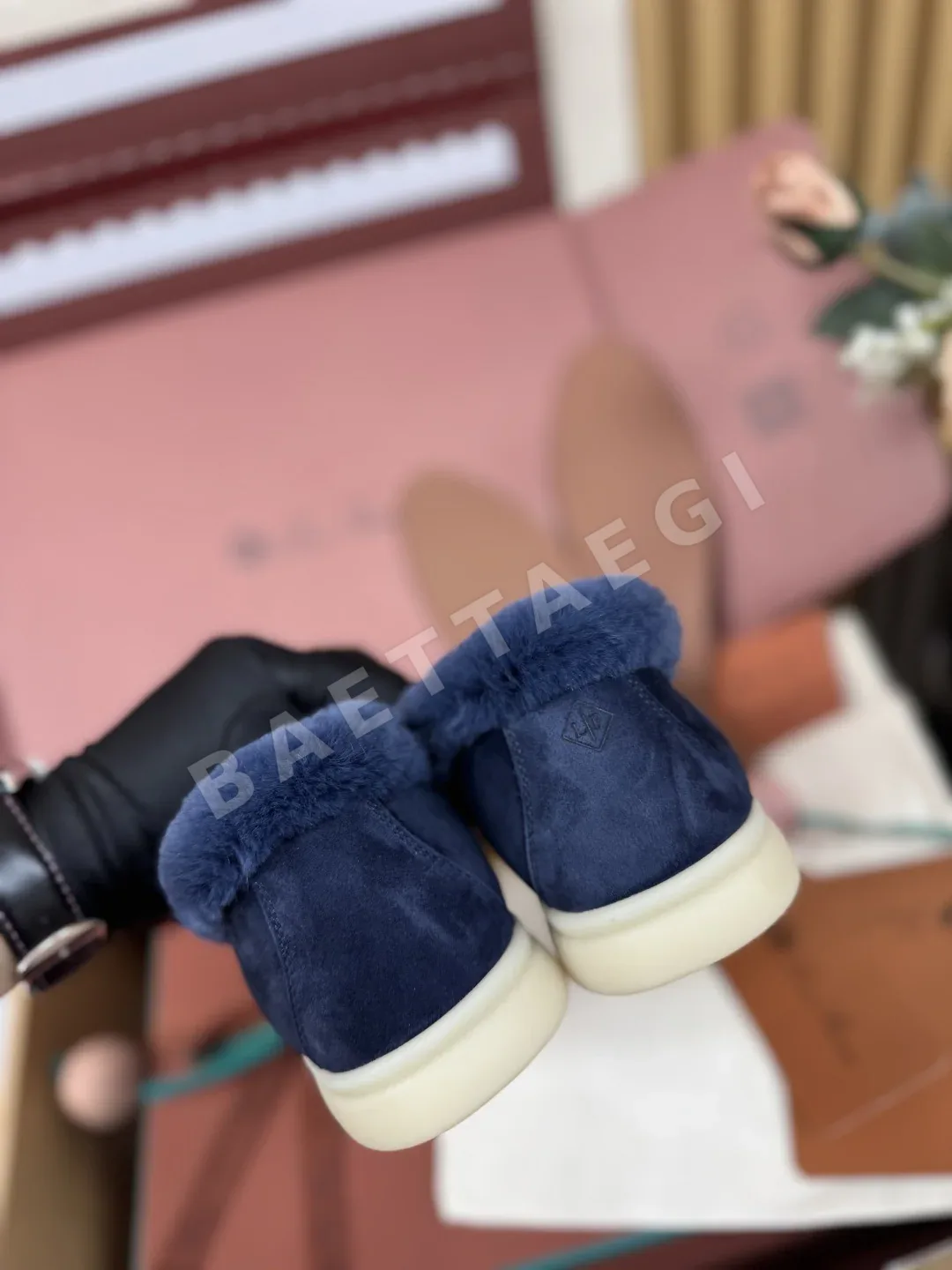 로로피아나 코요테 퍼 로우컷 여성 신발 상세 이미지 7