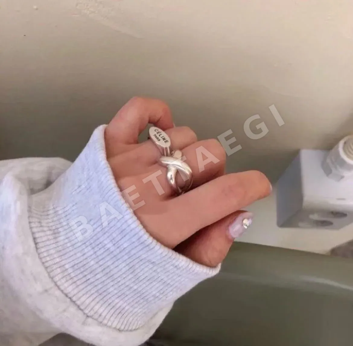 셀린느 미니멀 레터 링 반지 상세 이미지 2