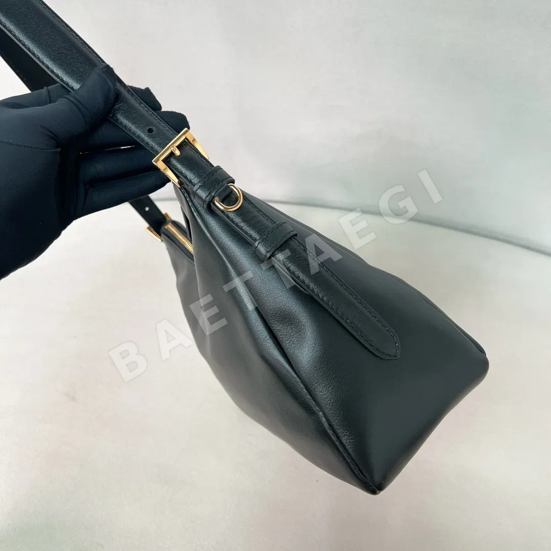 프라다 에이미 나파 가죽 미디엄 언더암 가방 1BC229 상세 이미지 3