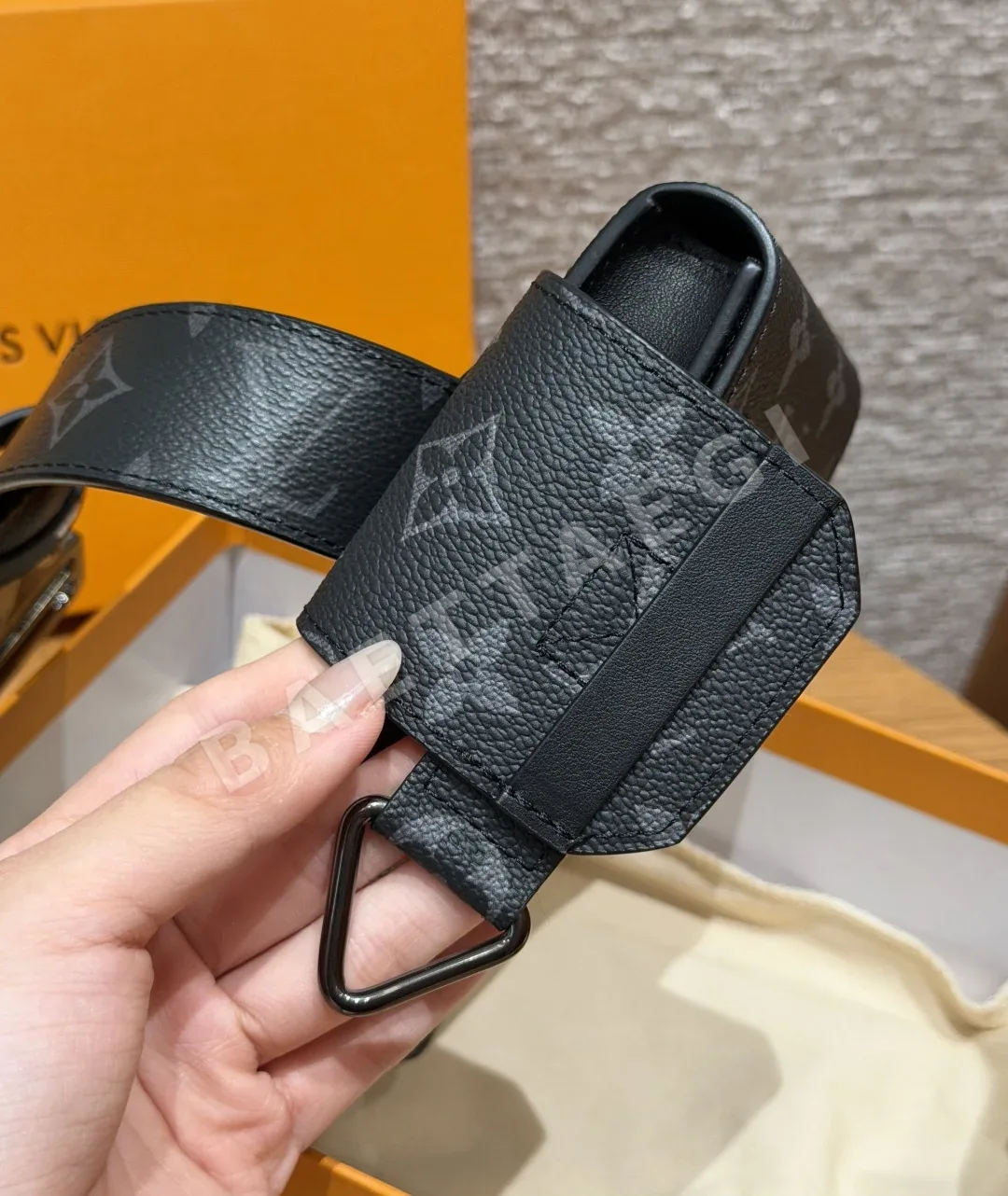 루이비통 다크스타일 모노그램 벨트 상세 이미지 4