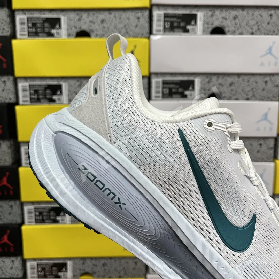 나이키 줌 보메로 18 HM6804-103 201102 Nike Zoom Vomero 18 상세 이미지 5