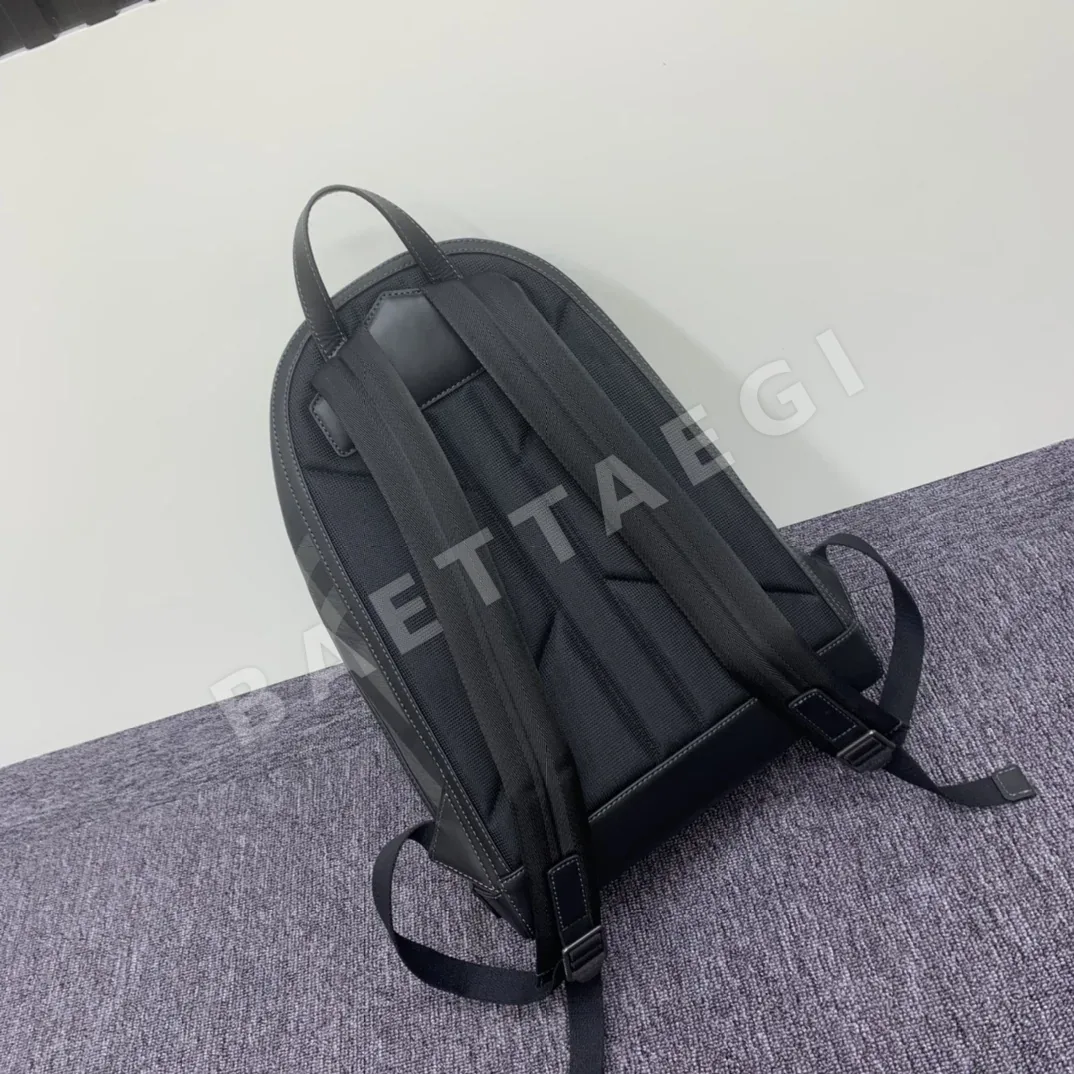 버버리 차콜 그레이 체크 백팩 상세 이미지 5