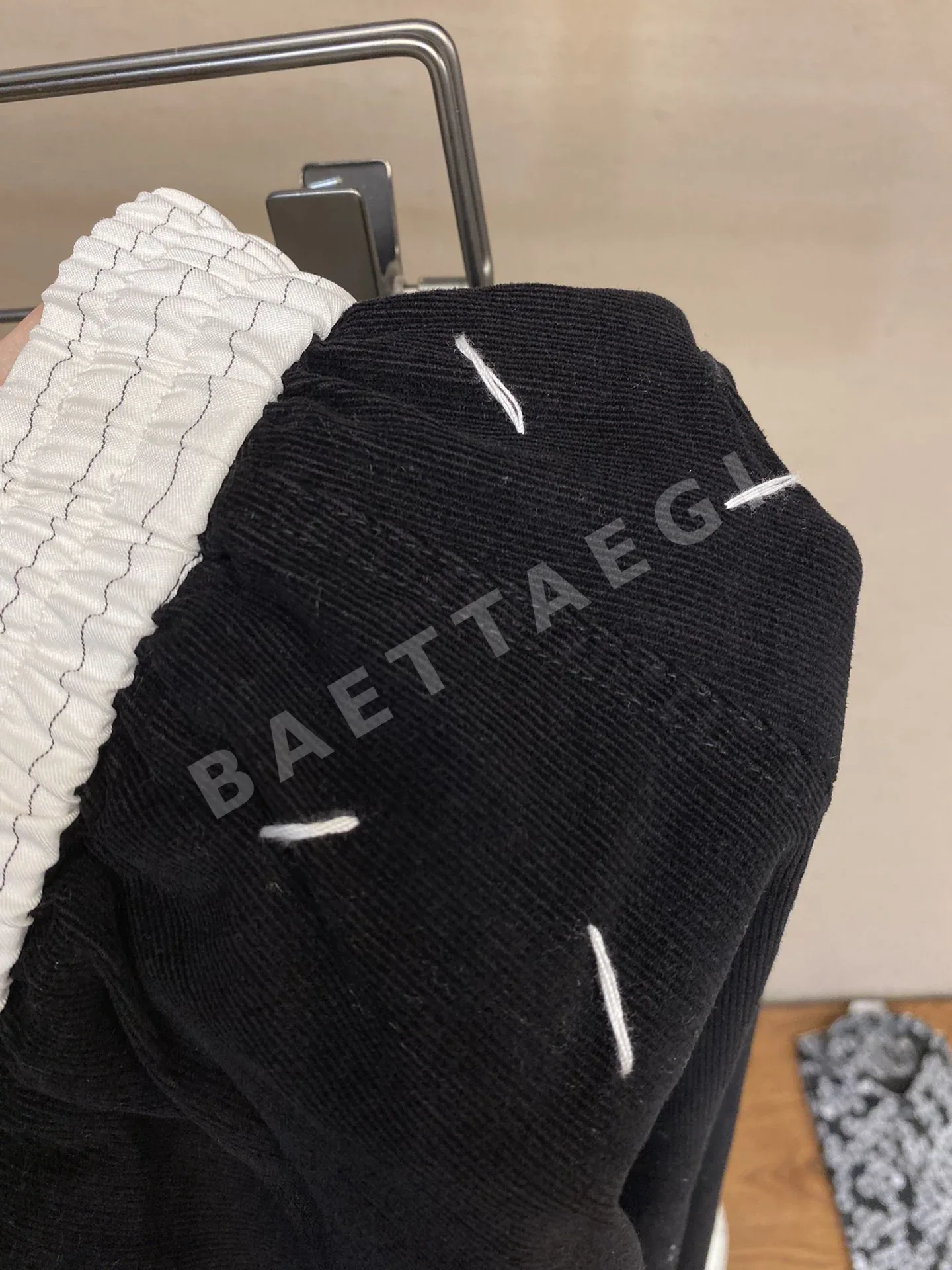 마르지엘라 코듀로이 와이드핏 남성 바지 상세 이미지 8