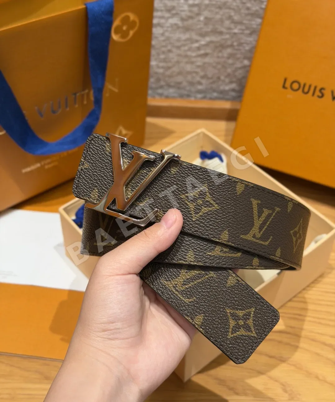 루이비통 모노그램 LV 버클 남성 벨트 상세 이미지 2
