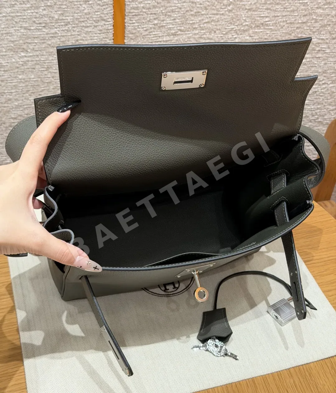 에르메스 켈리 메신저 가방 상세 이미지 6