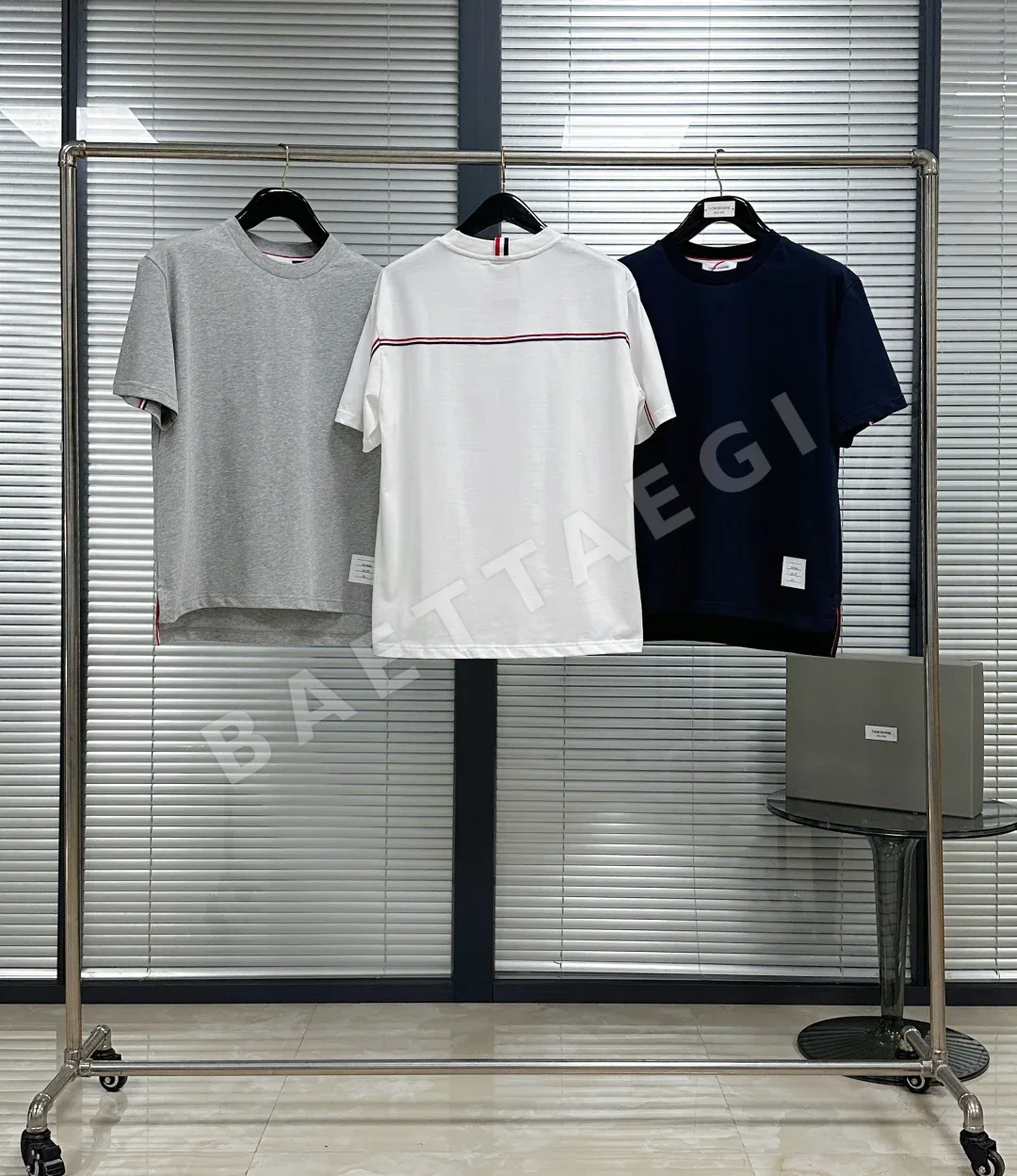 톰브라운 3색 직조 스트랩 남성 반팔 티셔츠 50639