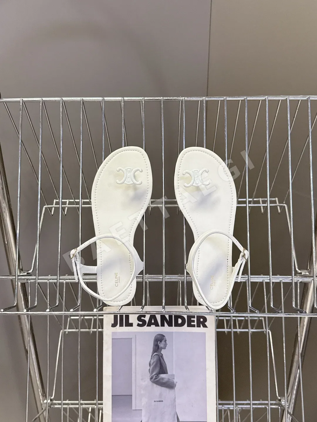 셀린느 개선문 로고 T 스트랩 샌들 상세 이미지 6