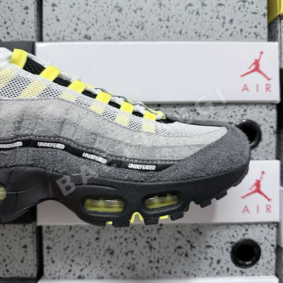 나이키 [KZ2.0] 에어 맥스 95 SP IB4523-002 201336 Nike Air Max 95 SP Undefeated Geo 상세 이미지 5
