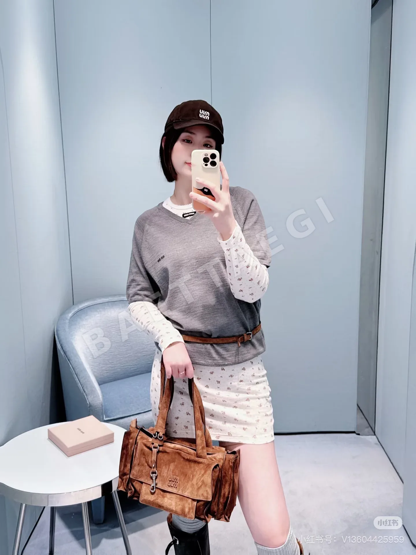 미우미우 V넥 울 스웨터 긴팔 상세 이미지 4