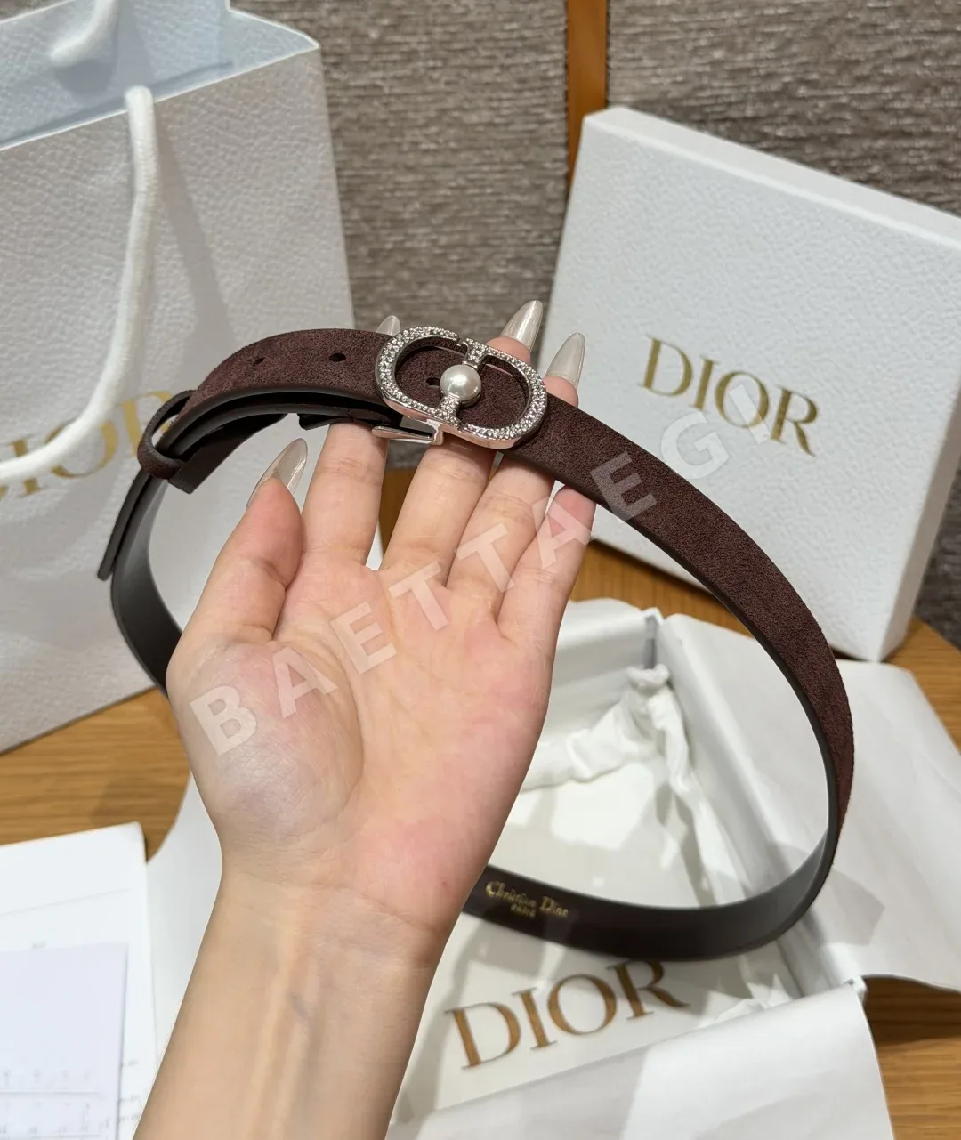 디올 스웨이드 다이아몬드 진주 장식 벨트 상세 이미지 3