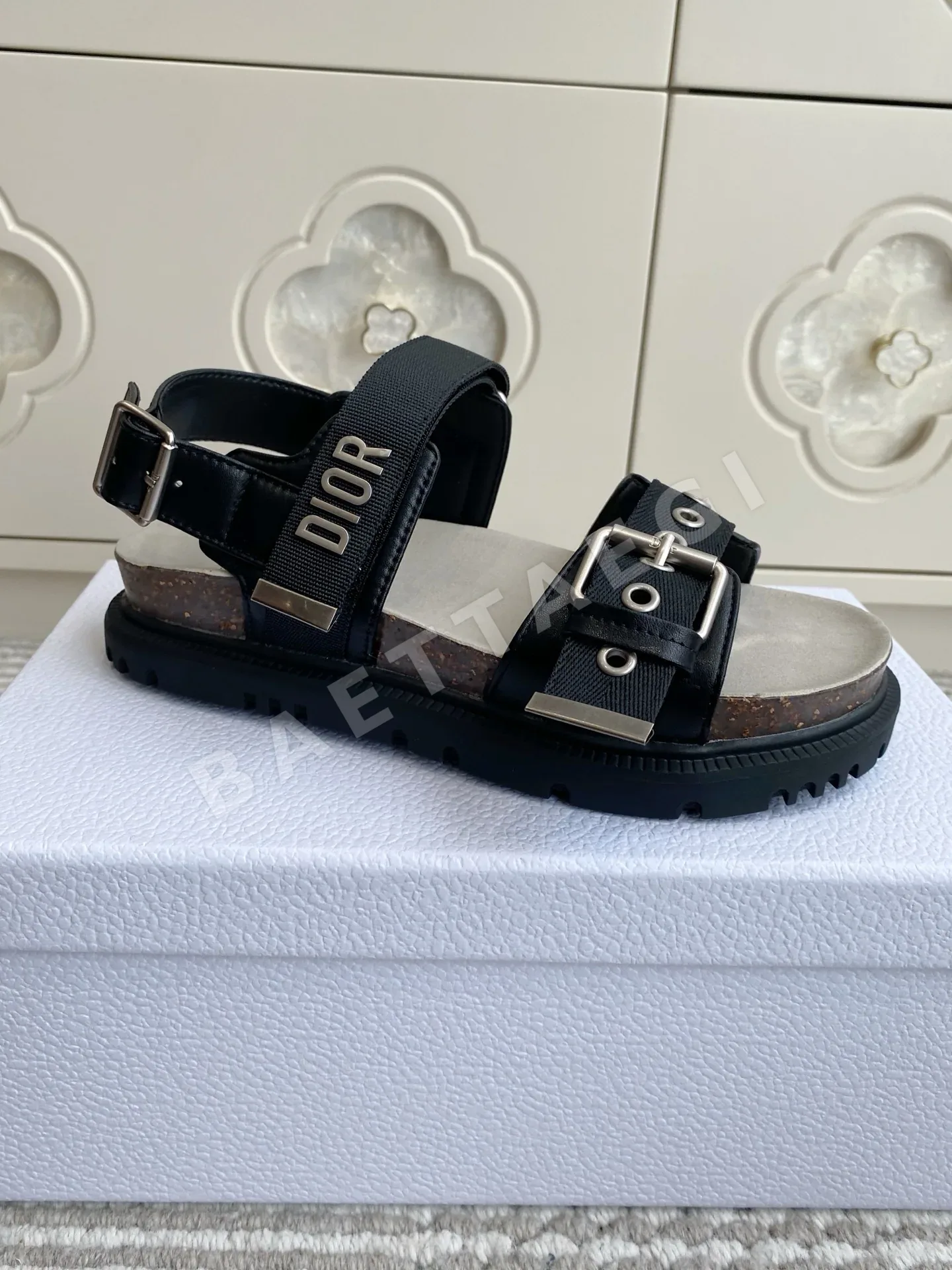 디올 더블 스트랩 코르크 플랫폼 샌들 상세 이미지 5