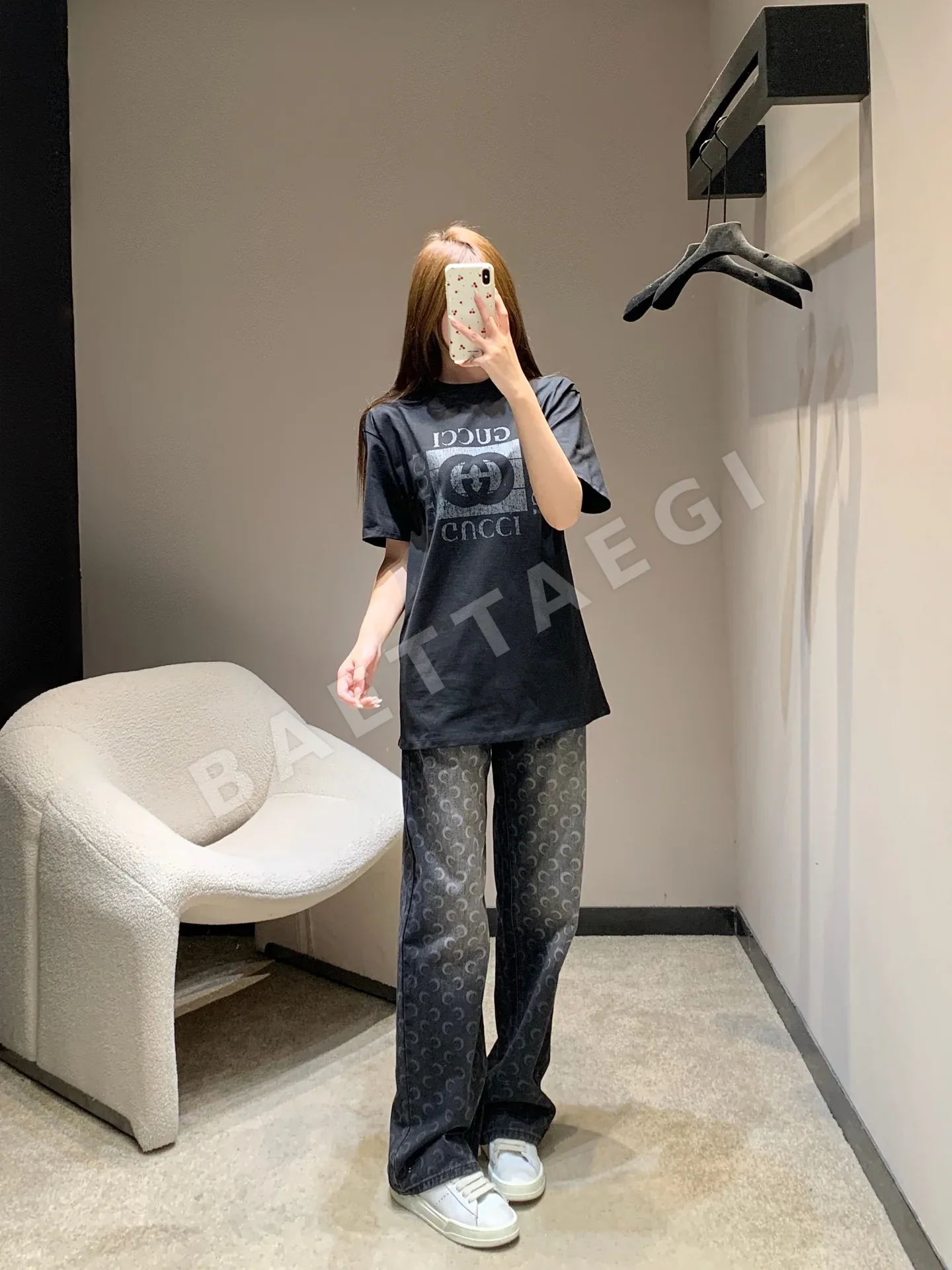 구찌 레터 스퀘어 프린트 크루넥 반팔 티셔츠 상세 이미지 4