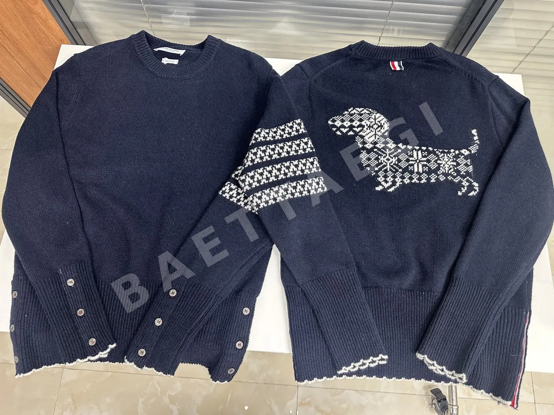 톰브라운 남성 크루넥 니트 스웨터 25 주년 상세 이미지 5