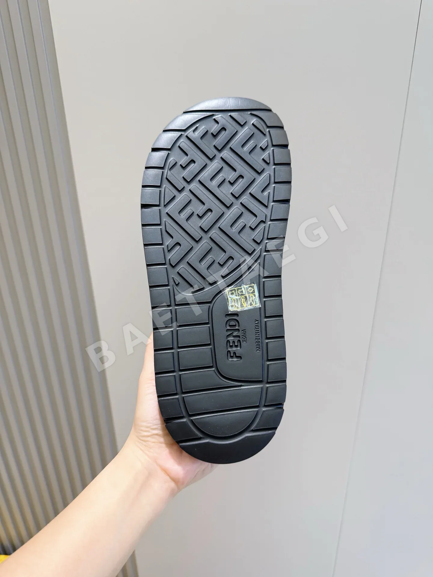 펜디 컬러블록 러버 스트랩 샌들 상세 이미지 6
