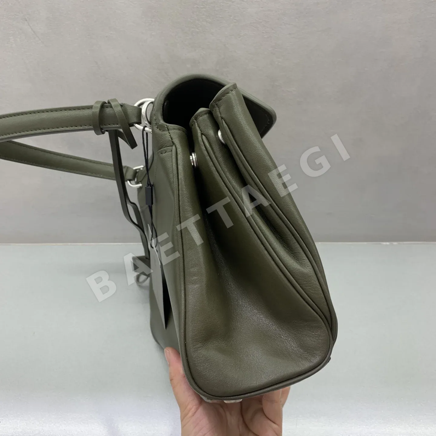 발렌시아가 러브 라운텐 스몰 핸드백 상세 이미지 3