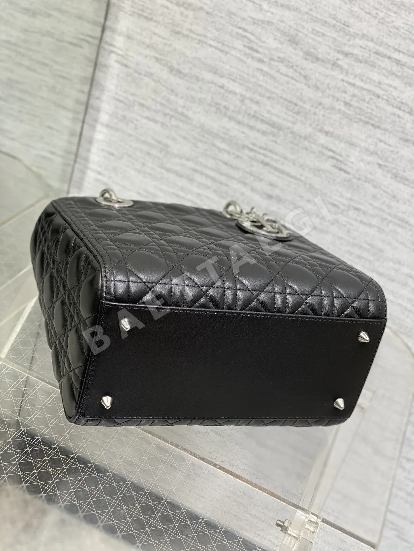 디올 레이디 램스킨 5 컴파트먼트 미디엄 가방 상세 이미지 7