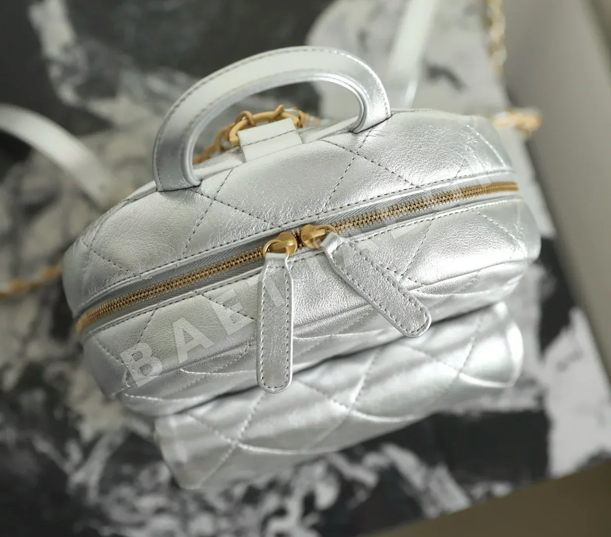 샤넬(Chanel) 25K 메탈릭 실버 백팩 AS5793 상세 이미지 6