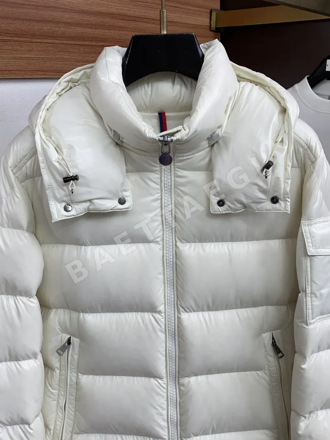 몽클레르 마야(Moncler Maya) 후드 쇼트 다운 자켓 상세 이미지 2