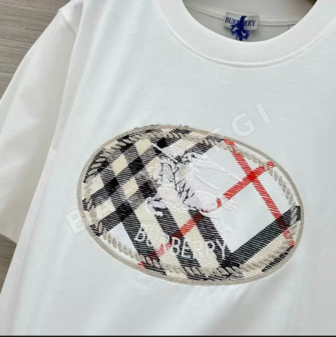 버버리 체크 크로스 스티치 여성 반팔 티셔츠 상세 이미지 5