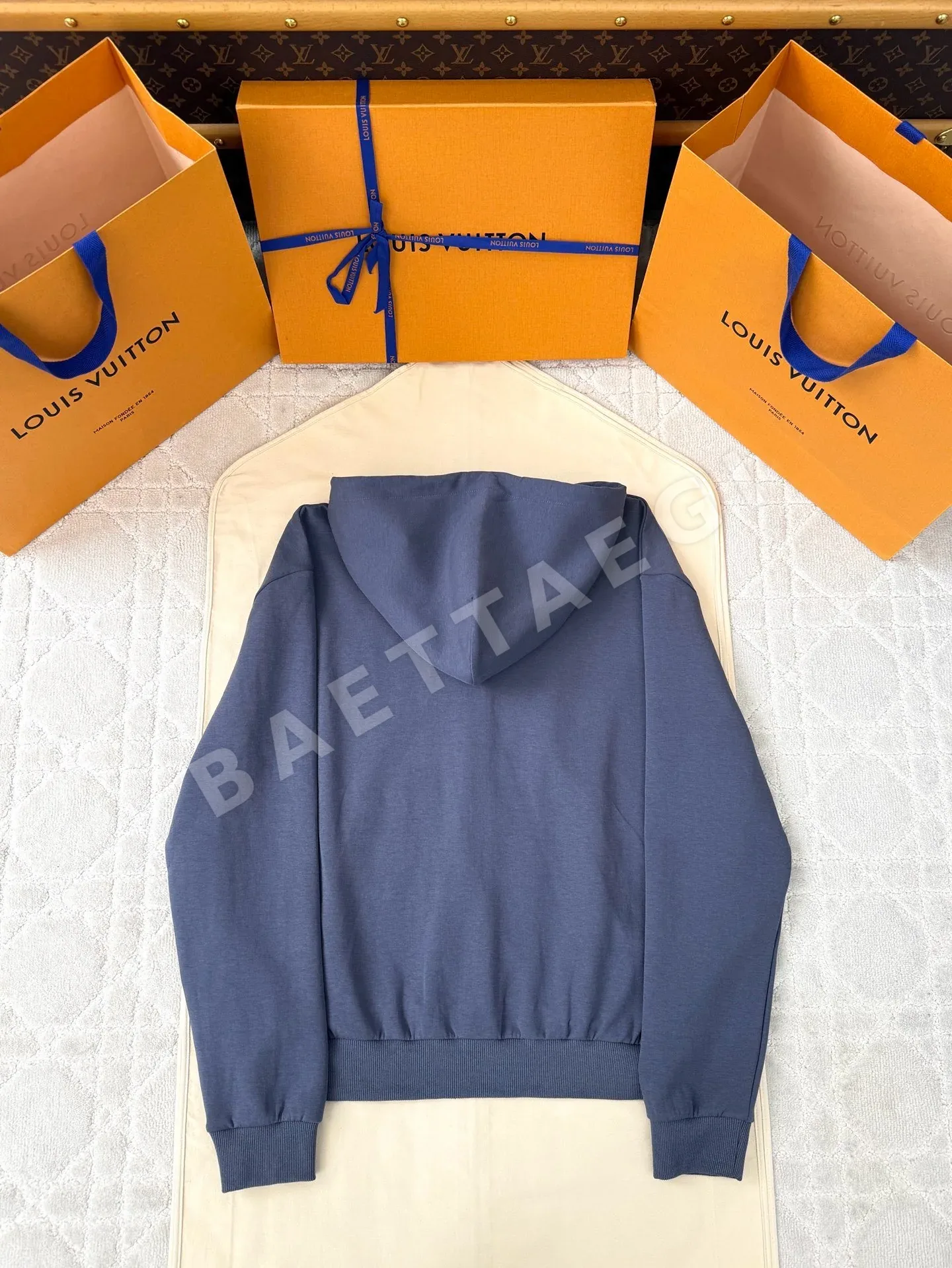 루이비통 자수 진주 드로스트링 후드 자켓 상세 이미지 2