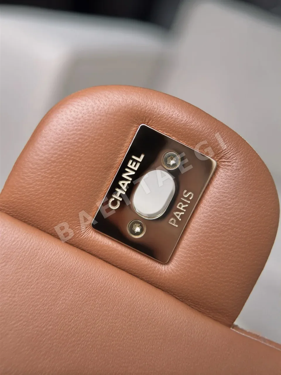 샤넬 램스킨 카라멜 라이트 골드 연금장 가방 상세 이미지 2