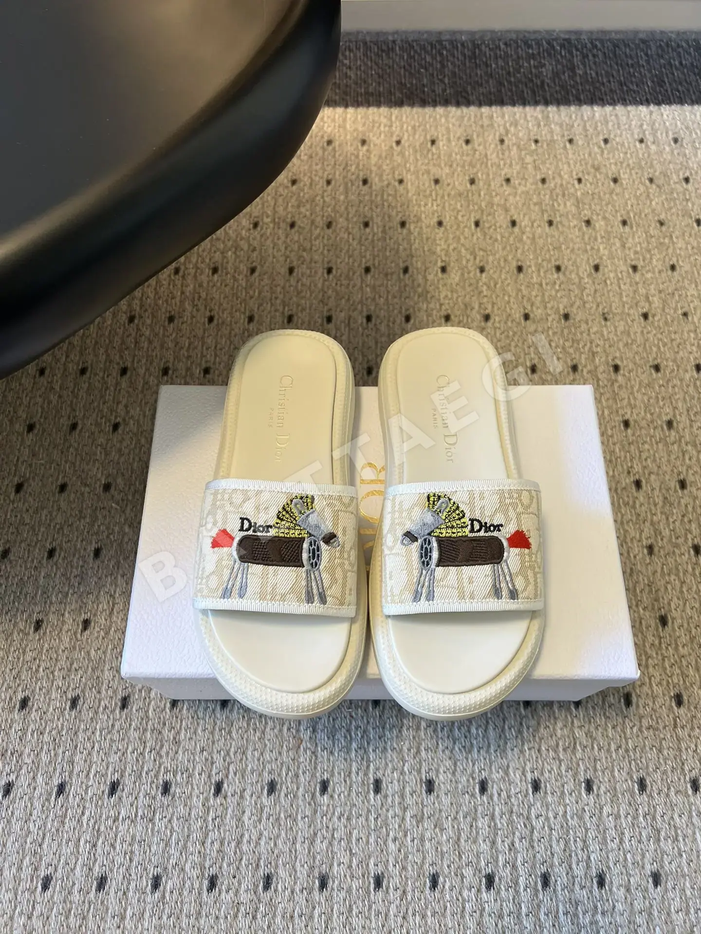 디올 모노그램 자수 슬리퍼 96208