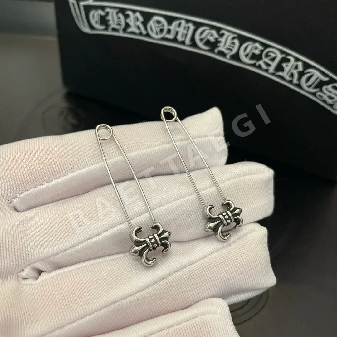 크롬하츠 스카우트 플라워 핀 귀걸이 124636