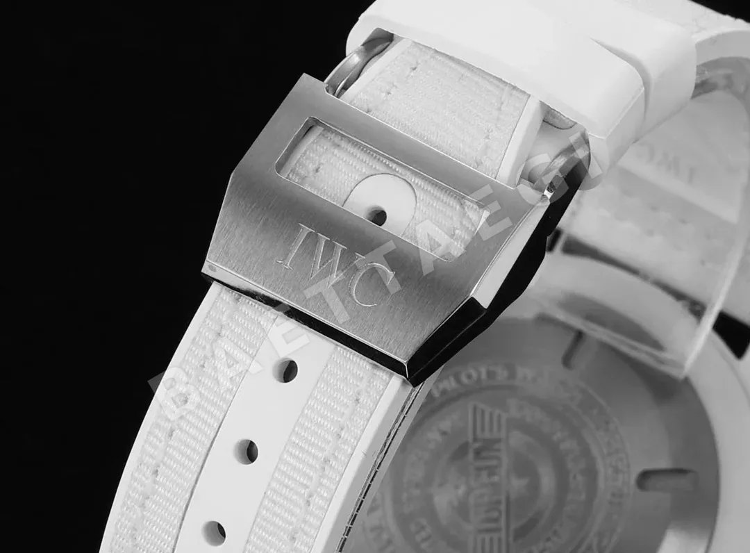 IWC 파일럿 크로노그래프 인스피레이션 4 시계 상세 이미지 9