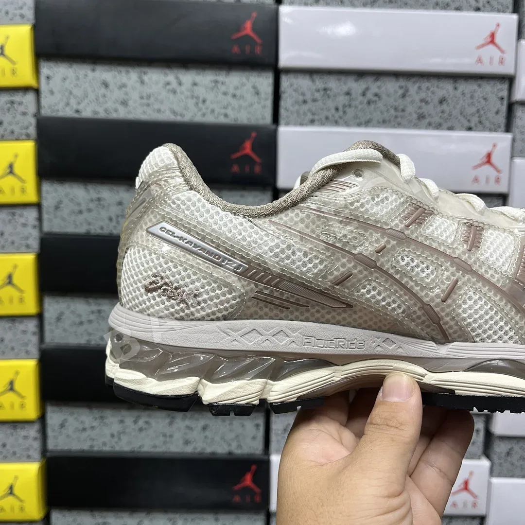 아식스 [ZC] 젤 카야노 12.1 1203B144-100 200426 Asics Gel-Kayano 12.1 Kith Paragon 상세 이미지 3