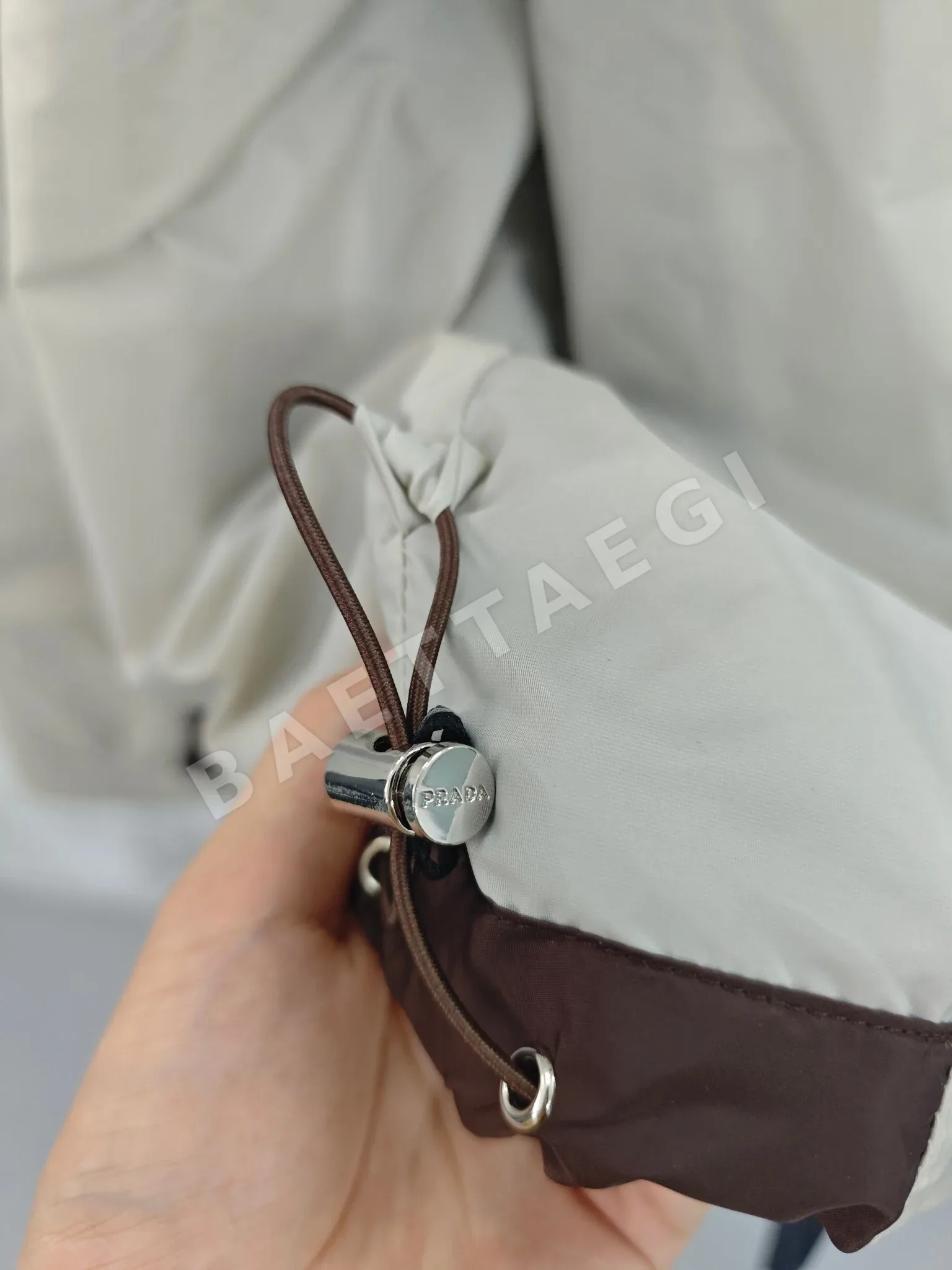 프라다 스탠드카라 리사이클 나일론 남성 자켓 상세 이미지 7