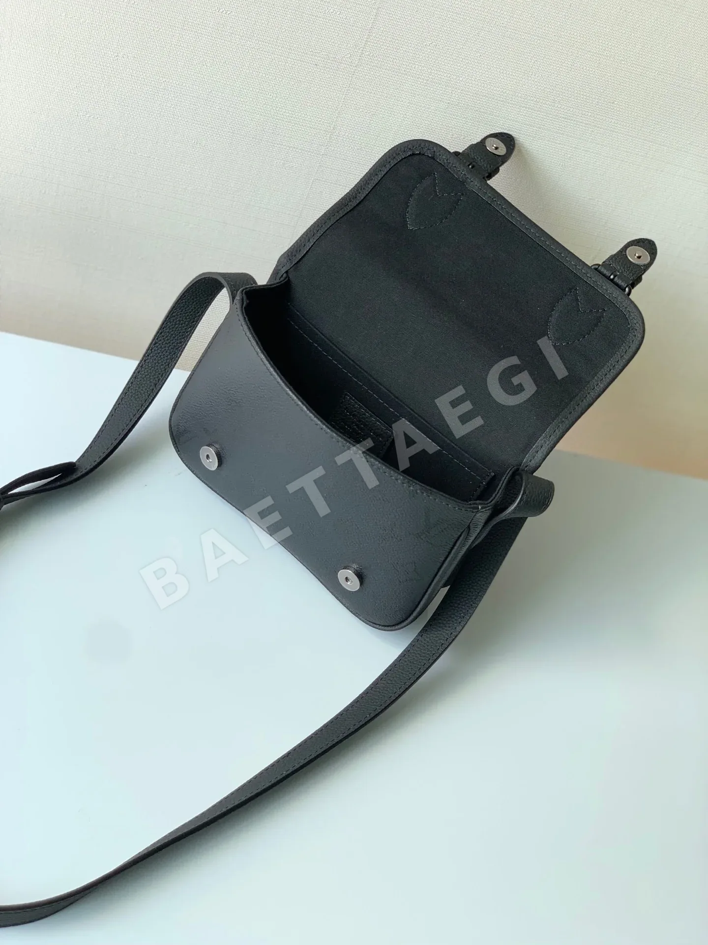 루이비통 사첼 미니 크로스보디 가방 상세 이미지 5