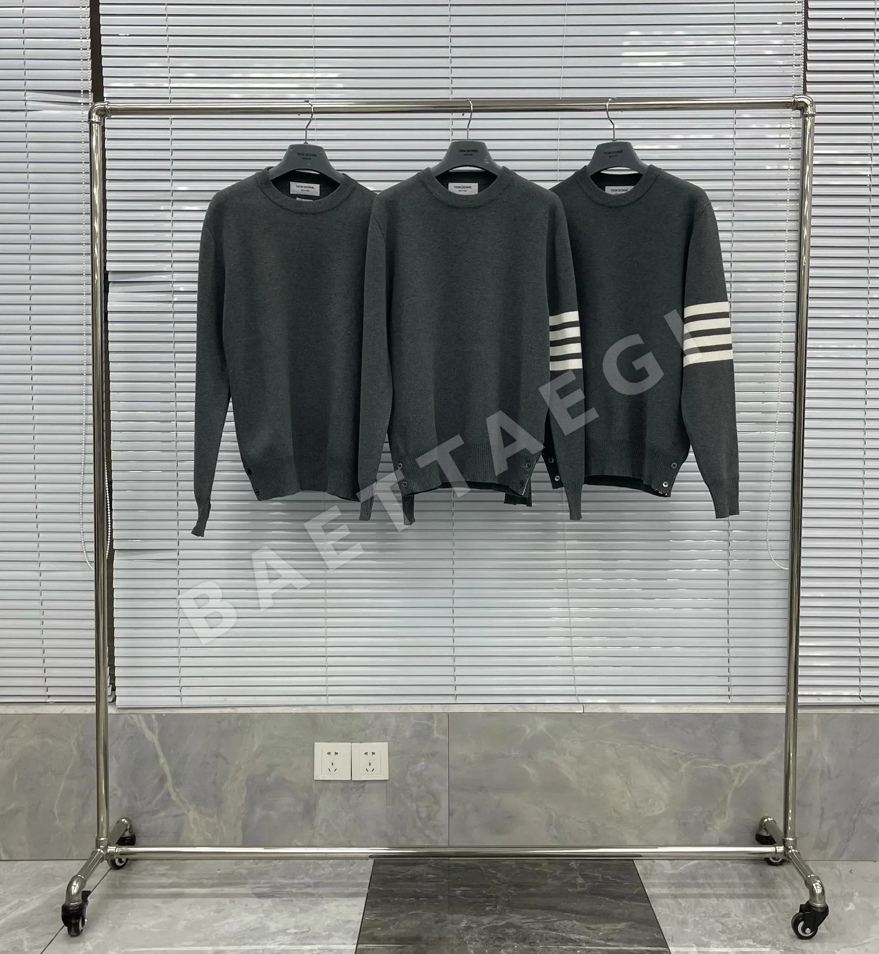 톰브라운 남성 니트 크루넥 스웨터 2 버튼 142872