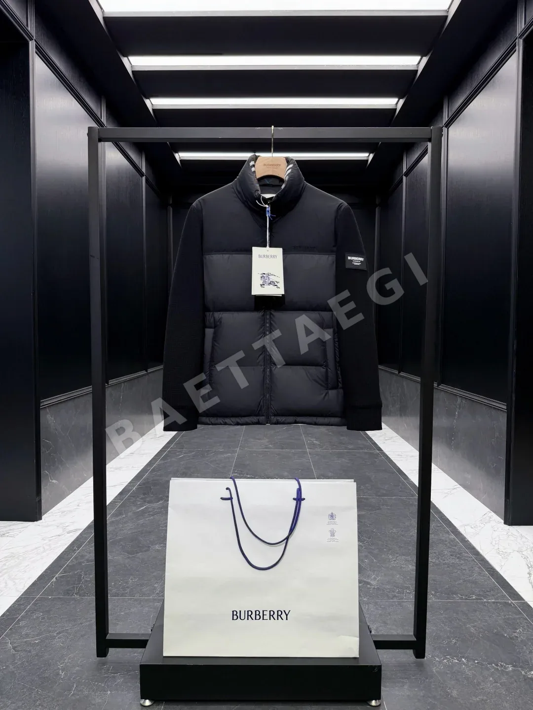 버버리 컬러 블록 로고 구스 다운 남성 패딩 재킷 D00730