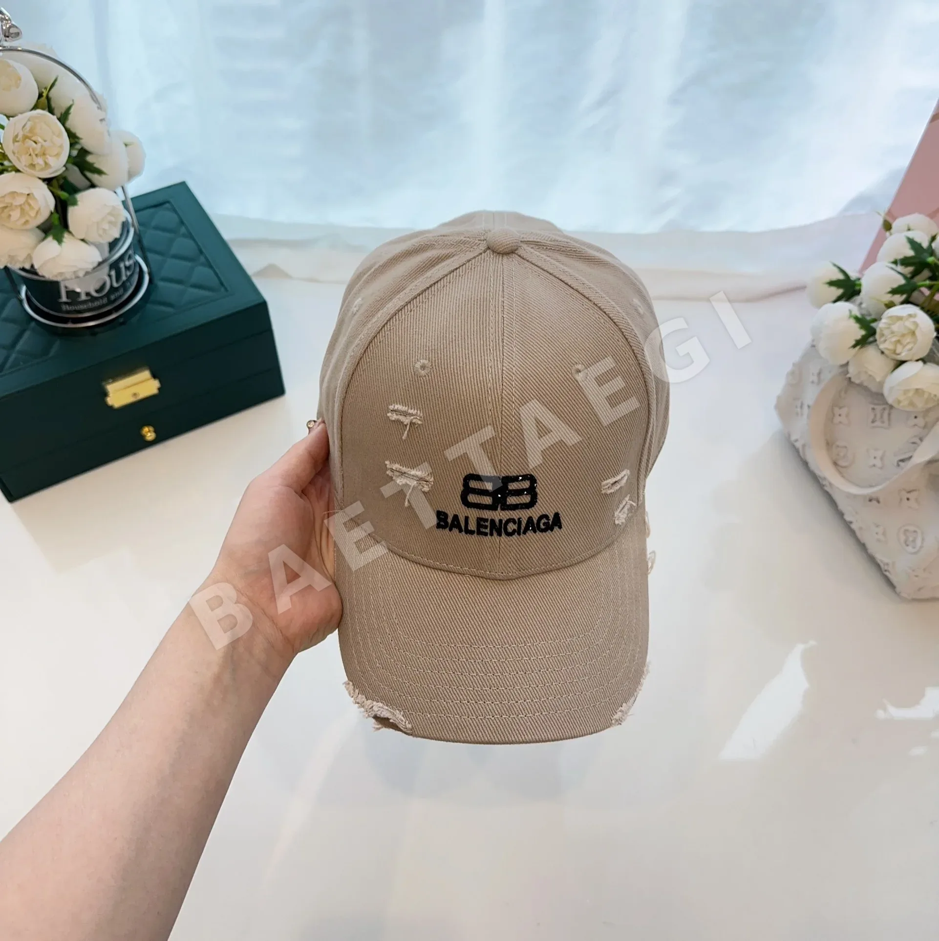 발렌시아가 데미지 코튼 야구모자 상세 이미지 3