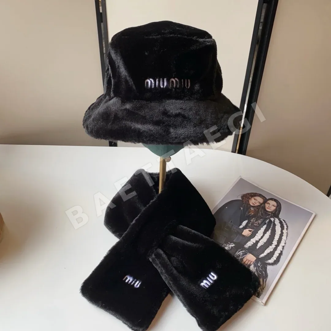 미우미우 페이크 퍼 모자 세트 상세 이미지 9