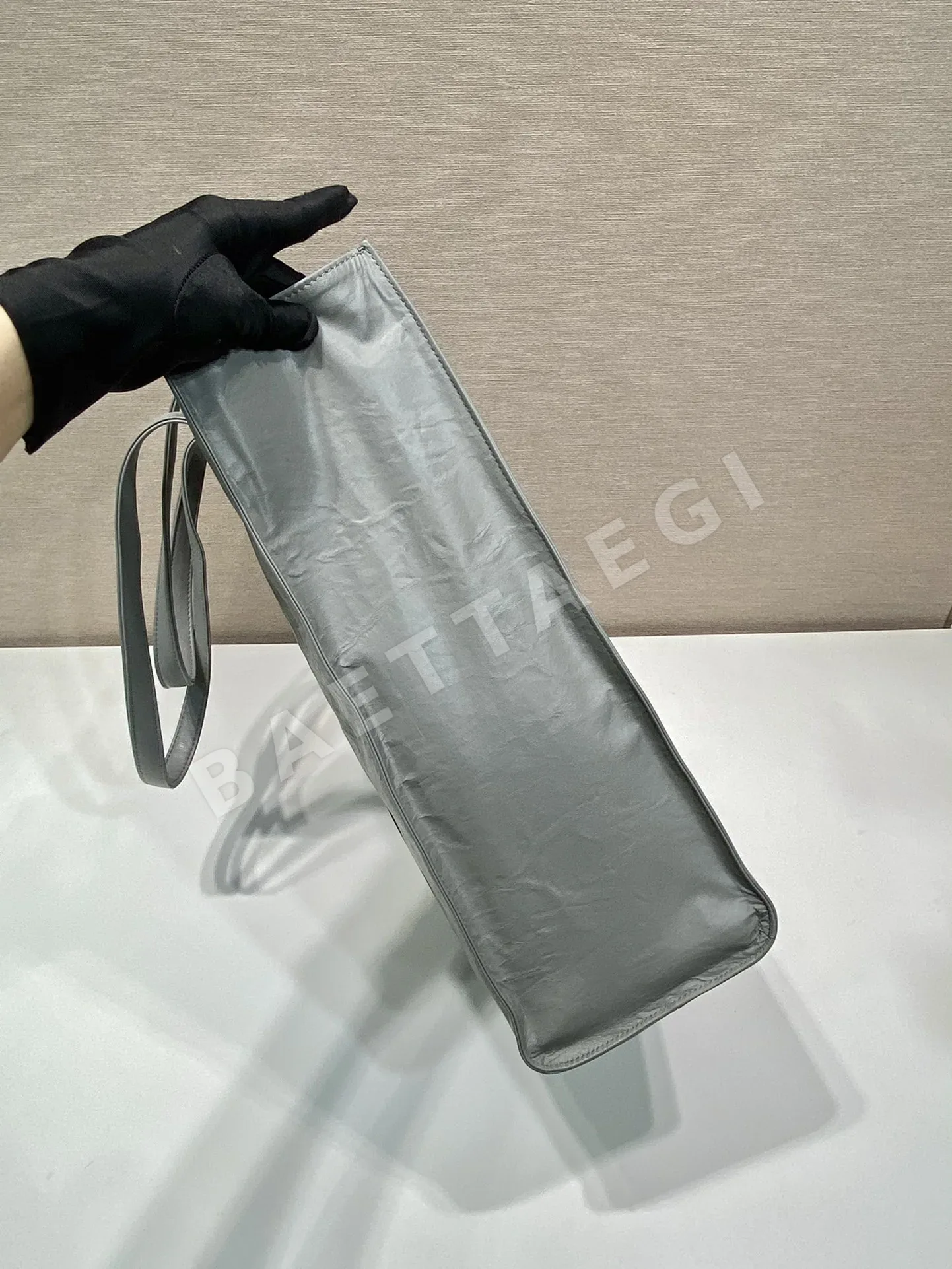 프라다 램스킨 주름 토트백 라지 1BG587 상세 이미지 7