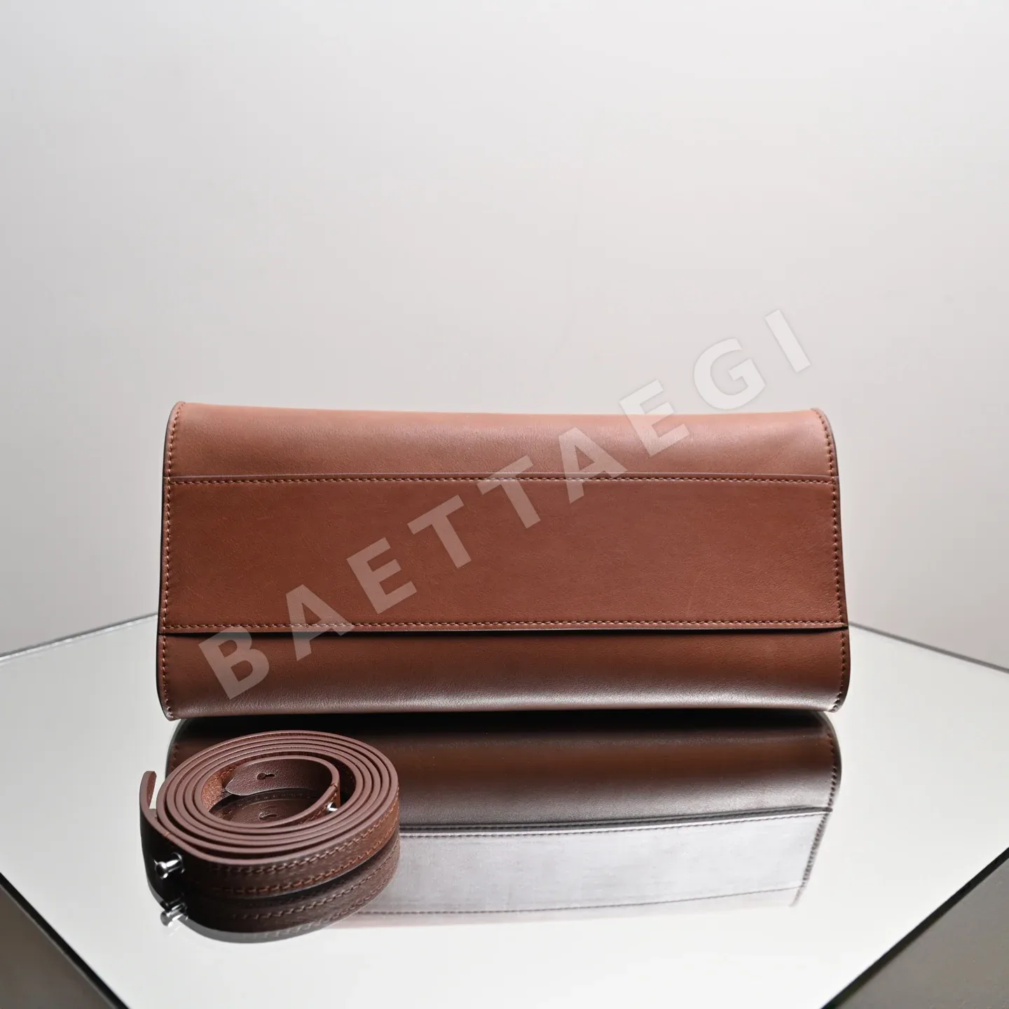 더로우 마르고 벽돌 레드 클러치백 상세 이미지 5