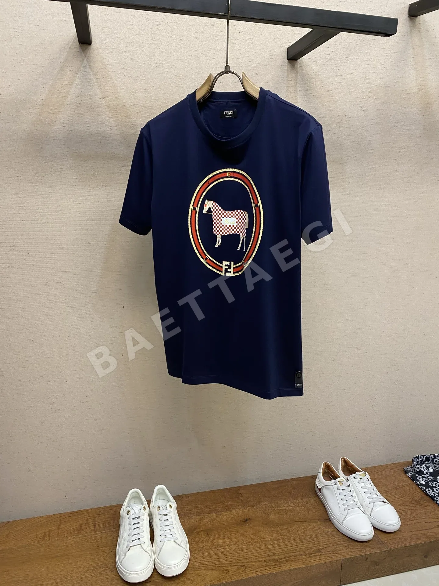 펜디 로고 프린트 남성 반팔 티셔츠 49749