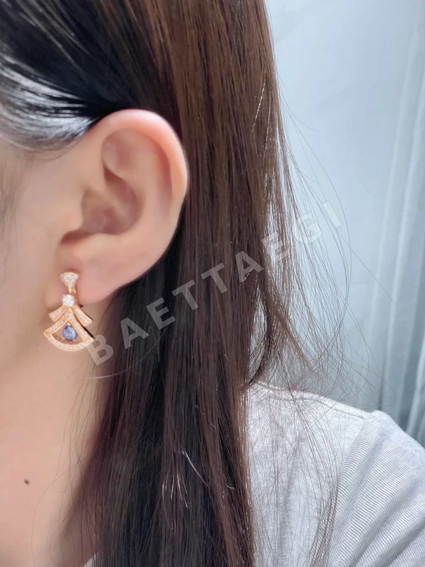 불가리 레드 지르콘 브릴리언트 컷 다이아몬드 귀걸이 상세 이미지 2
