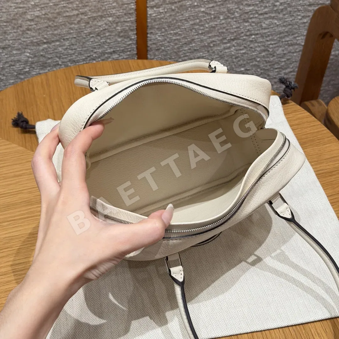 에르메스 미니 페더 염소가죽 가방 상세 이미지 6