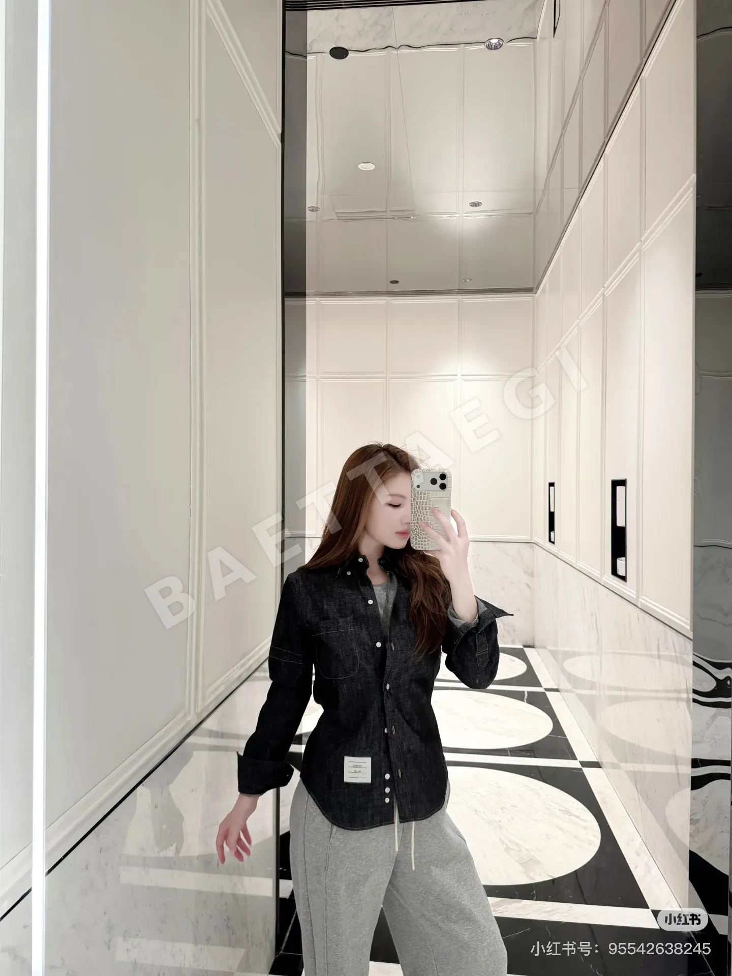 톰브라운 버튼 루프 4바 스트라이프 데님 셔츠 상세 이미지 9
