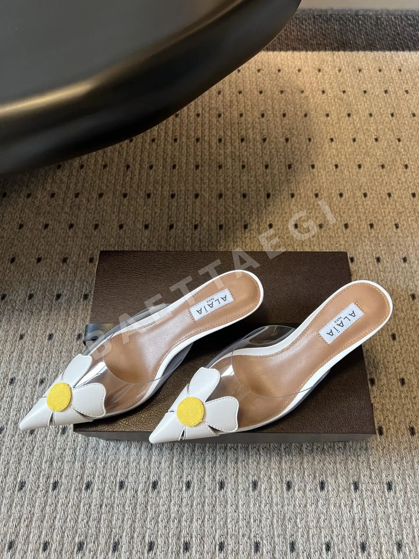 알라이아 꽃잎 포인티드토 하이힐 샌들 상세 이미지 2