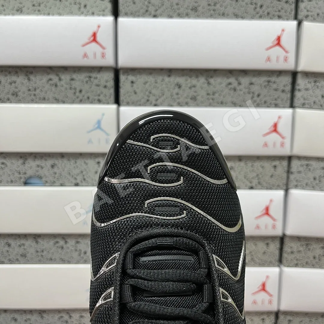 나이키 [DF] 에어 맥스 플러스 SE HJ9743-001 201075 Nike Air Max Plus SE Black Chrome 상세 이미지 7